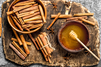 Cinnamon Honey: Health Benefits & Delicious Recipes from Huckle Bee Farms