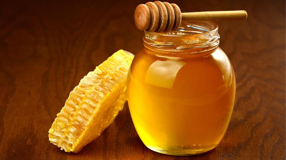 Enjoy Raw Honey Benefits With A Honeycomb