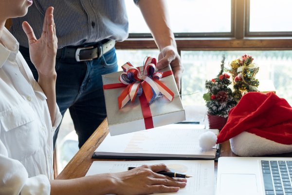 corp gift giving for the holidays