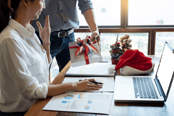 🎁 The Ultimate Guide to Corporate Holiday Gifting: How to Choose the Perfect Gift (and Avoid Common Mistakes) - Huckle Bee Farms LLC